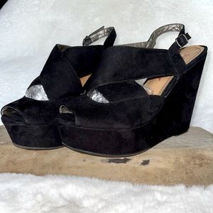 🖤 Pink & Pepper Black Suede- Peep Toe Platform Sandals -Sz 8.5 🖤 *SOLD*